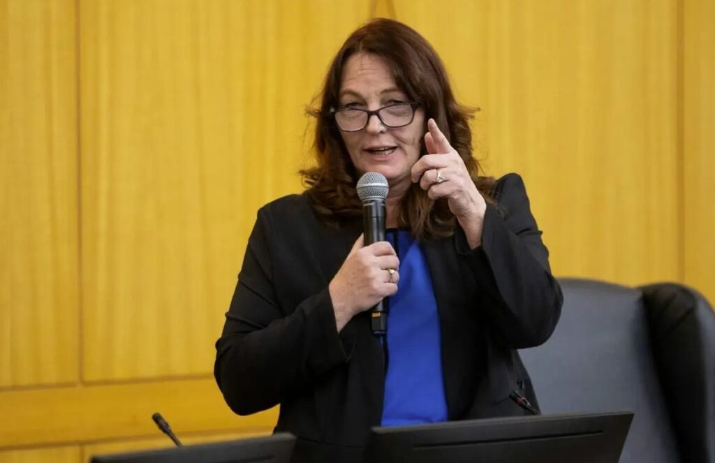 “There are things that I want to finish up and do for the district,” Kirkpatrick told the Las Vegas Review-Journal. “I hope that for the last term, I can get a few more things done.”The severity of vehicle crashes can be curbed with enforcement and road redesigns, but also through education, she said. “We need people to really stop running red lights.”